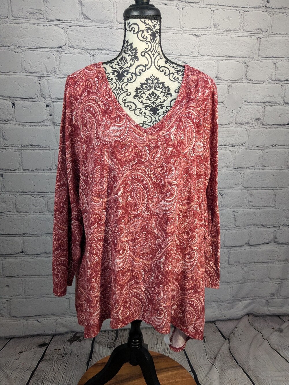 WonderlyWomen's V-Neck Paisley Tunic Top - Red White Sz 3x